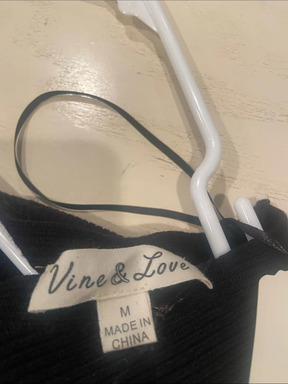 Vine & Love Black Ribbed V-Neck Puff-Sleeve Sweater